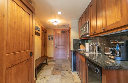 Truckee Condo | Luxury Studio In The Village At Northstar - Big Horn 405