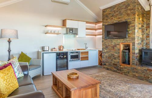 Wilderness House | Luxury Studio - Panoramic Ocean Views - Fast Wifi