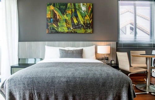 Bedok House | Luxury studio room SEN-5 with shared pool