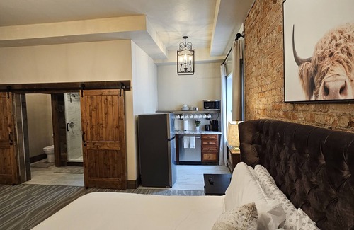 Miles City Hotel | Luxury Studio Suite Downtown