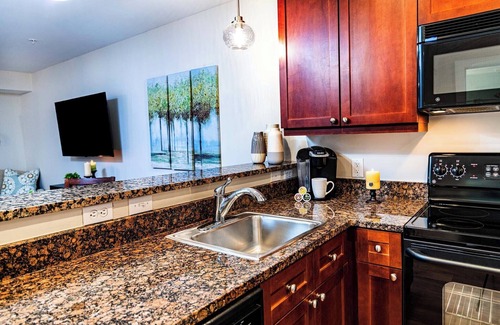 St. Augustine Condo | Luxury Studio w/no carpet-balcony-full kitchen-community pool & hot tub!
