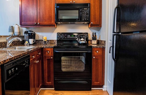 St. Augustine Condo | Luxury Studio w/no carpet-balcony-full kitchen-community pool & hot tub!