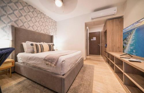 Centro Apartment | Luxury Studio with Pool and Gym - Modern and Central - at Syrena Condos 201