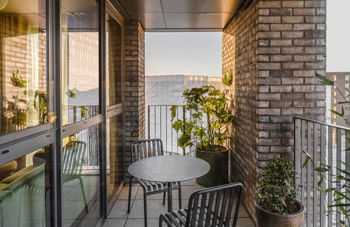 Tottenham Hale Apartment | Luxury Studio with Balcony in North London