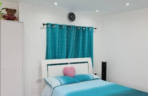 Rayners Lane Apartment | Luxury studio with parking whole unit to yourself