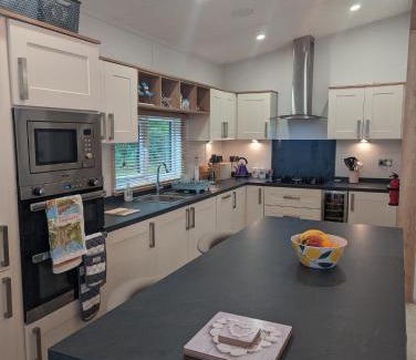 New Forest District Resort | LUXURY STUNNING SENSATION LODGE ON 5 STAR SHOREFIELD COUNTRY PARK New Forest ENTERTAINMENT AND LEISURE PASSES INCLUDED