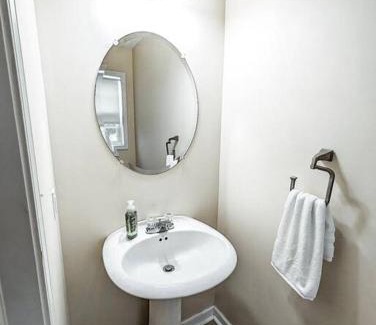Stockade Historic District Apartment | Luxury Stylish Townhome King Beds WD Garage