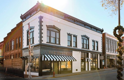 Orange Apartment | Luxury Suite at Grelen's Historic Depot