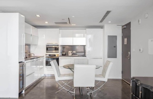 City Center Condo | Luxury Suite @Beach Private Beach Rooftop Pool
