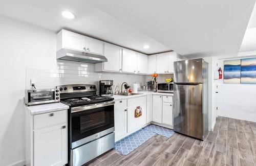 Central Business District Condo | Luxury Suite by Prudential Ctr & 7min to EWR Airpt
