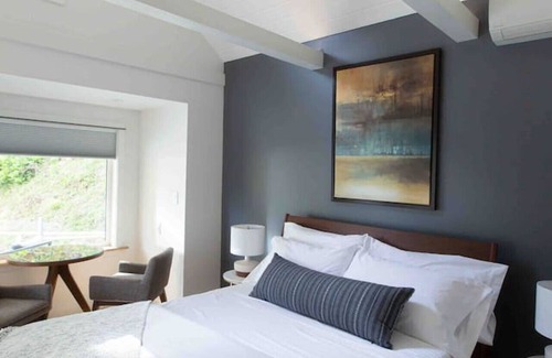 Salt Spring Island Bed & Breakfast | Luxury Suite with Cedar Hot Tub & View