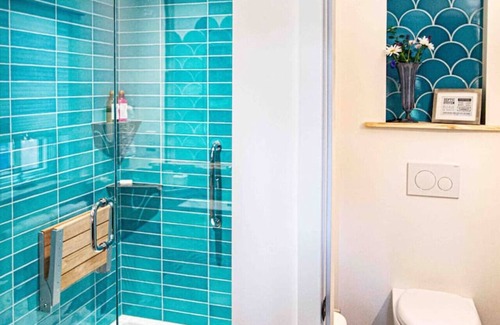 Salt Spring Island Bed & Breakfast | Luxury Suite with Cedar Hot Tub & View