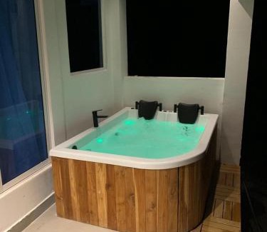 Prado Villa | Luxury Suite del Faro, Romance en la represa