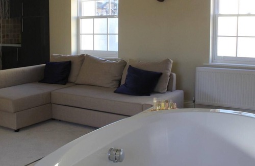 Yeovil Bed & Breakfast | Luxury Suite Ensuite with Bath at The Keep