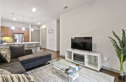 Central Business District Apartment | Luxury Suite in Downtown Houston