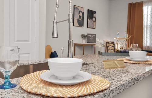 Spring Branch East Apartment | Luxury Suite ⭐️ King Bed ⭐️ Pool View ⭐️ Gym ⭐️ Workspace