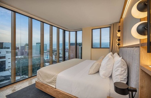 Zona Rosa Hotel | Luxury Suite with AC, Private Hot Tub & City View