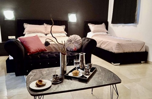 Aria House | Luxury Suites