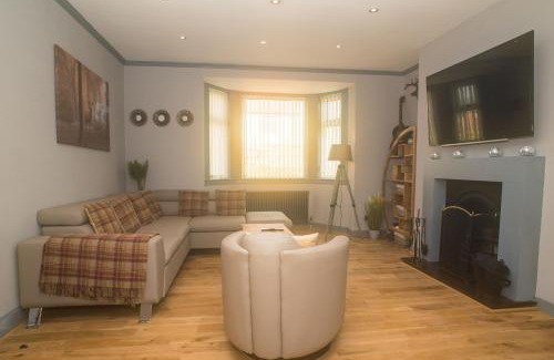 Achachork House | Luxury Super Central Cottage with a Hot Tub/Gym