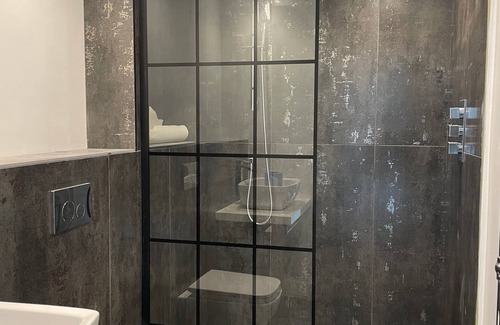 Pattiswick Apartment | Luxury Superior Apartment