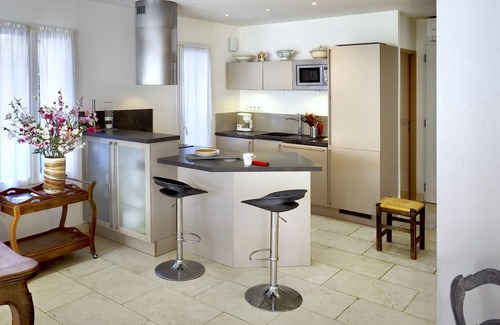 Sanary-sur-Mer Apartment | LUXURY T3 WITH GARAGE 150m FROM THE PORT
