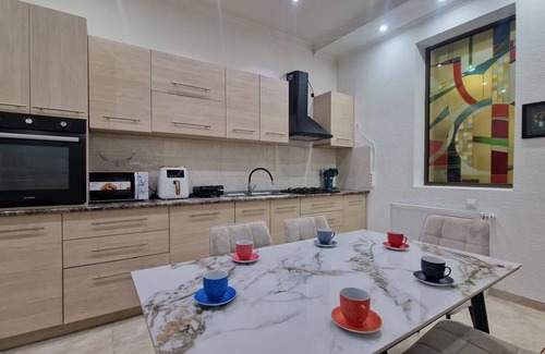 Vake-Saburtalo Villa | Luxury Tbilisi Villa Surrounded by Villas – Pool, BBQ, Terrace, Garden