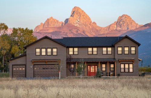 Hastings Farm House | Luxury Teton Retreat- Hot Tub, Comfort, Views