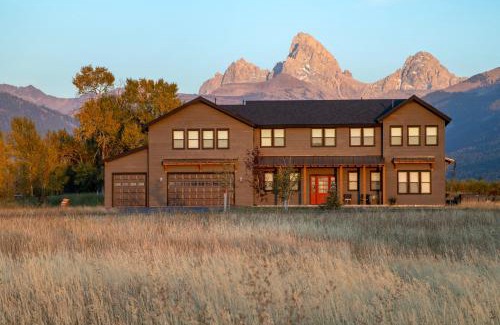 Hastings Farm House | Luxury Teton Retreat- Hot Tub, Comfort, Views