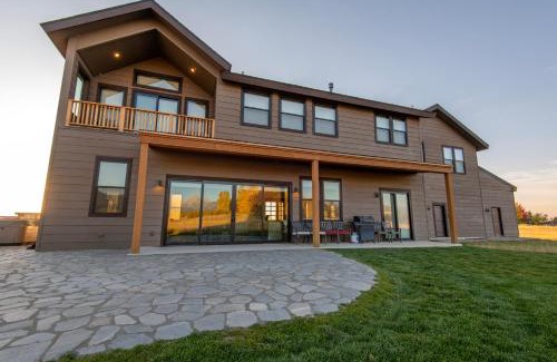 Hastings Farm House | Luxury Teton Retreat- Hot Tub, Comfort, Views