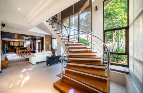 Nong Prue Villa | Luxury Thai Style Swimming Pool Villa, Private housekeeper,6 Bedrooms