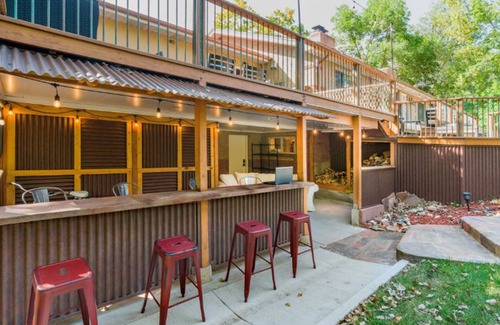 Morse Park Apartment | Luxury that is close to downtown and easy access to Red Rocks! +Fireplace!