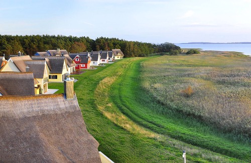 Juliusruh House | Luxury Thatched Cottage in a fantastic location on Breeger Bodden, the beach, fireplace, infrared cabin