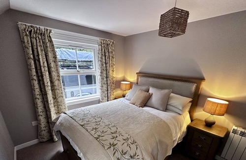 Foss Cottage | Luxury three bedroom holiday cottage on Loch Rannoch