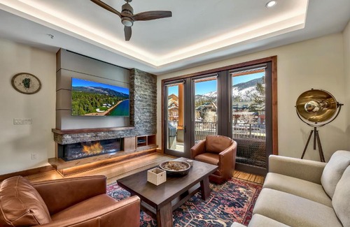 Lakeside Park Apartment | Luxury Three Bedroom Residence steps from Heavenly Village condo