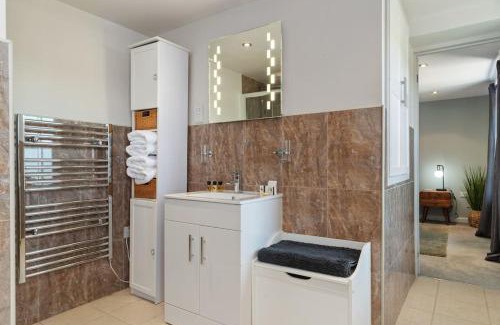 Cardigan House | Luxury three bedroom coastal cottage