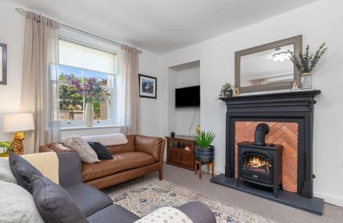 Cardigan House | Luxury three bedroom coastal cottage