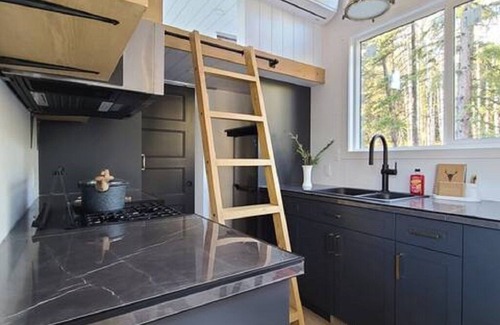 Bellevue Cabin | Luxury Tiny Home Cabin, 2 Bedrooms, can sleep 5
