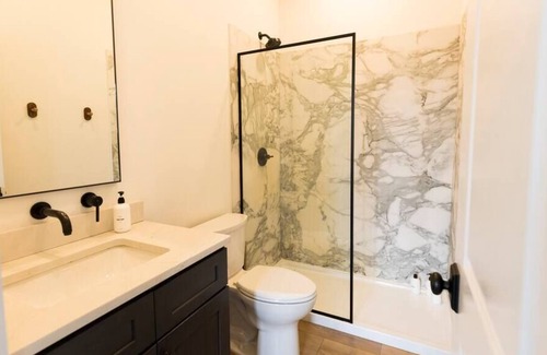 New Plymouth Apartment | Luxury Tiny Home w/Hot Tub - Hocking Hills