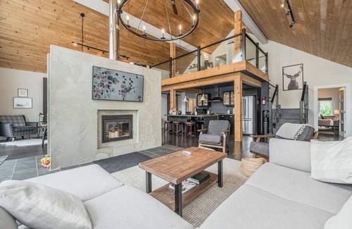 Tobermory Cabin | Luxury Tobermory Retreat: Modern Home + Hot Tub