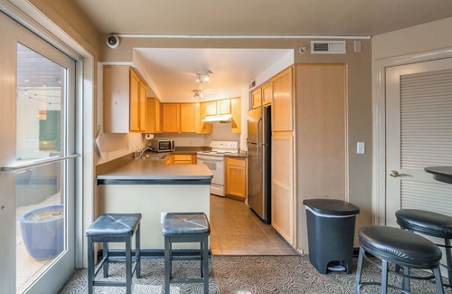 Fourth Ward Condo | Luxury Top-Floor Oasis: 105K+ in Upgrades