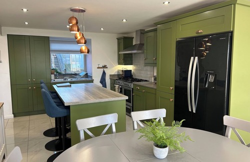 Ards and North Down House | Luxury Town House with Sea View and Hot Tub