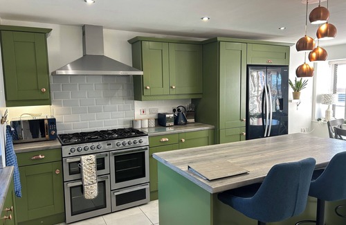 Ards and North Down House | Luxury Town House with Sea View and Hot Tub