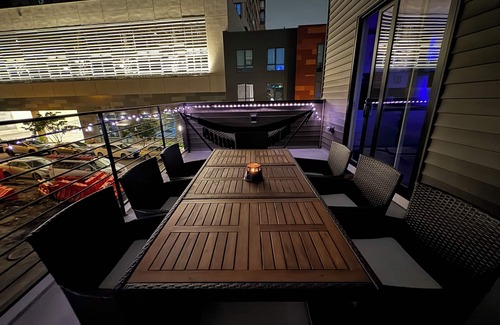 West Poplar House | Luxury Townhome 2 Car Garage and Decks 2 Billiards Room