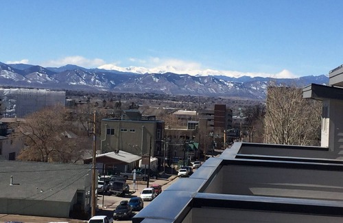 Englewood House | Luxury Townhome, AMAZING mtn views, Roof top deck! Swedish,DU, Red Rocks, skiing