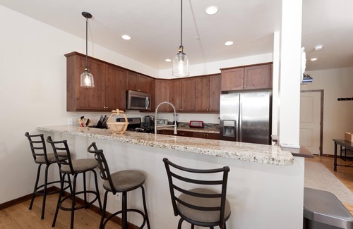 Durango House | Luxury townhome - Great Views - 4 Miles from Downtown - Central AC (30+ Stay)