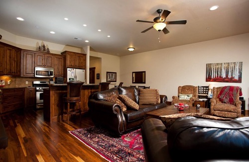 Durango House | Luxury Townhome - Great Views - 4 Miles from Downtown - Central AC
