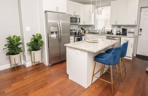 Downtown Baltimore House | Luxury Townhome in the heart of Baltimore minutes away from Sports Attractions!
