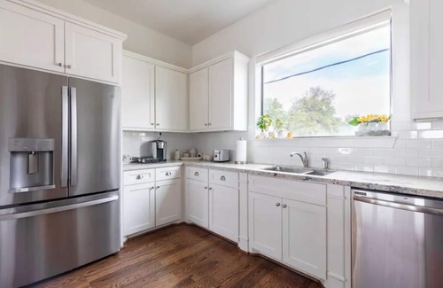 MacGregor House | Luxury Townhome - Near Downtown Houston & Medical Center