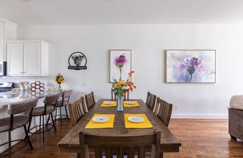 MacGregor House | Luxury Townhome - Near Downtown Houston & Medical Center