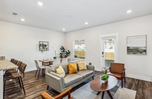 Pine Forest Apartment | LUXURY TOWNHOME NEAR DOWNTOWN AND PENSACOLA BEACH